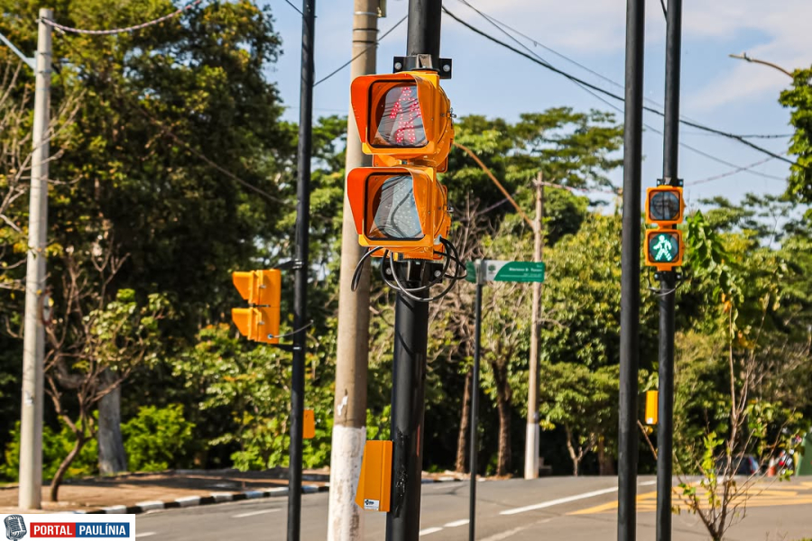 Prefeitura de Paulínia Investe em Mobilidade Urbana com Instalação de Novos Semáforos e Rampas de Acessibilidade